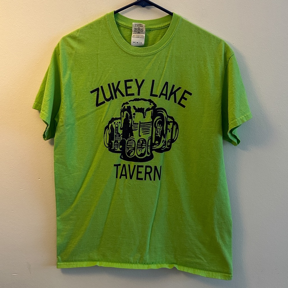 Zukey Lake Tavern Gildan Brand Green T-Shirt Size Medium